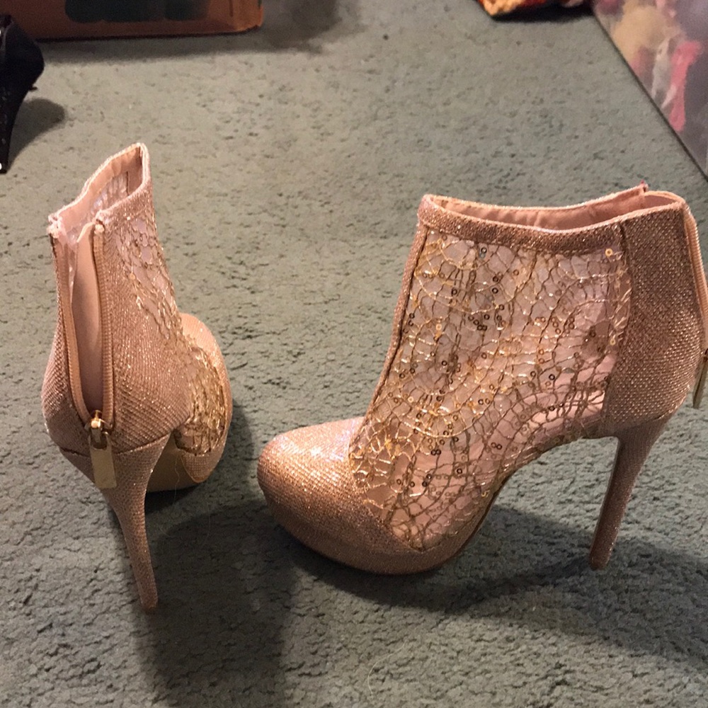 Heels - Picture 2 of 4